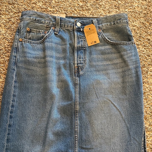 Blue Denim Midi Skirt Levi’s NWT with side slit - Picture 2 of 9